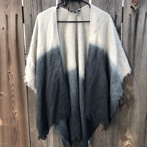 VERA WANG PONCHO